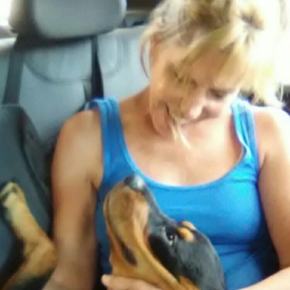 Meet your Posher, Danielle - Picture 1 of 2